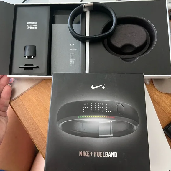SOLD Nike+ Fuelband Black ML mens womens - Picture 2 of 6